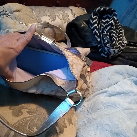 Purses - Picture 5 of 7